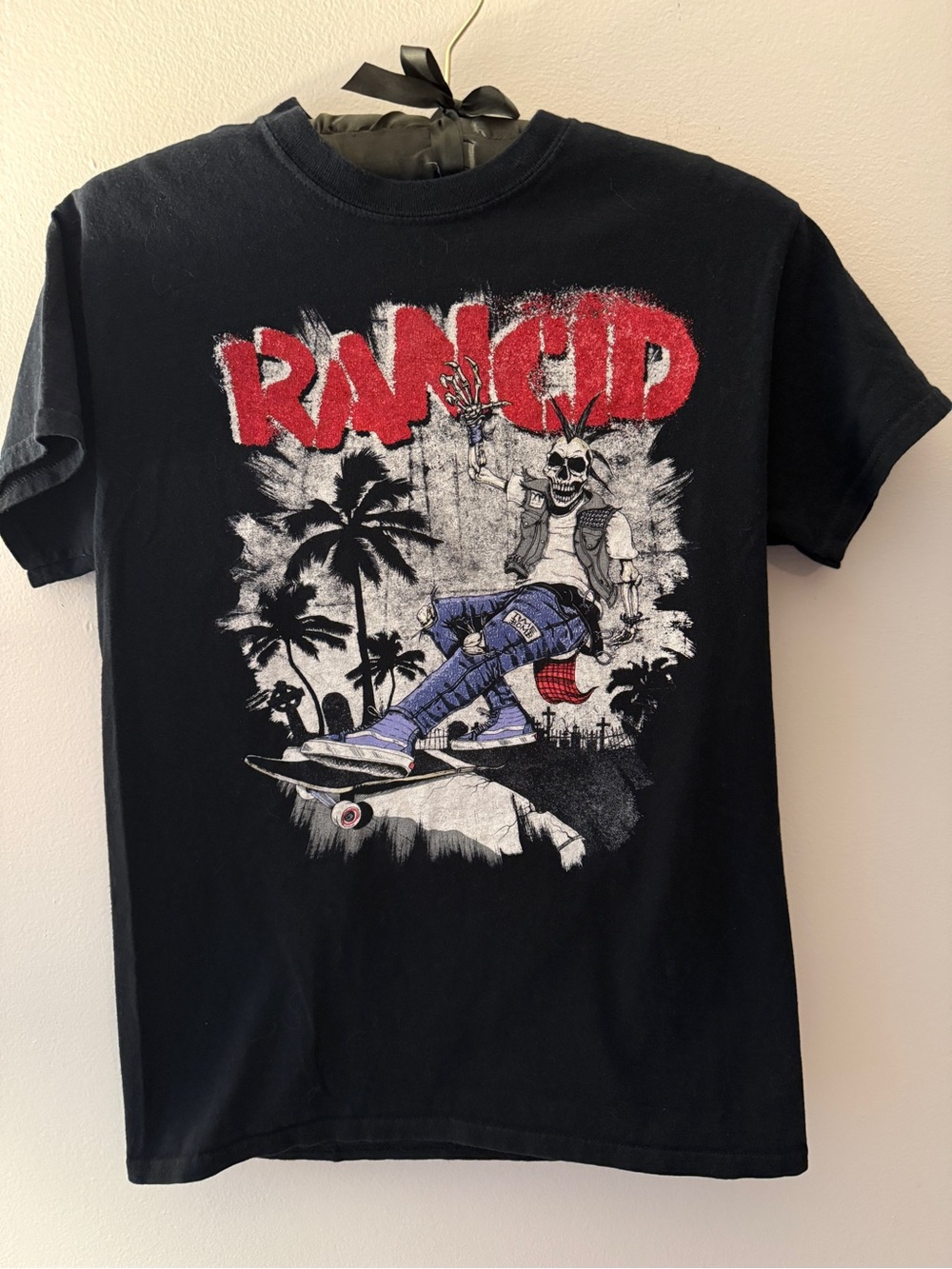 Gildan Black Rancid Band Graphic Tee with Red and White Print